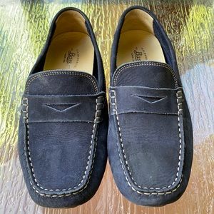 Kids 2 M Bass navy blue leather loafer.